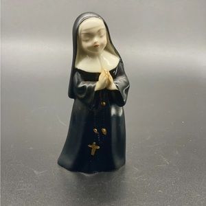 Holland Mold Nun Statues Vintage
